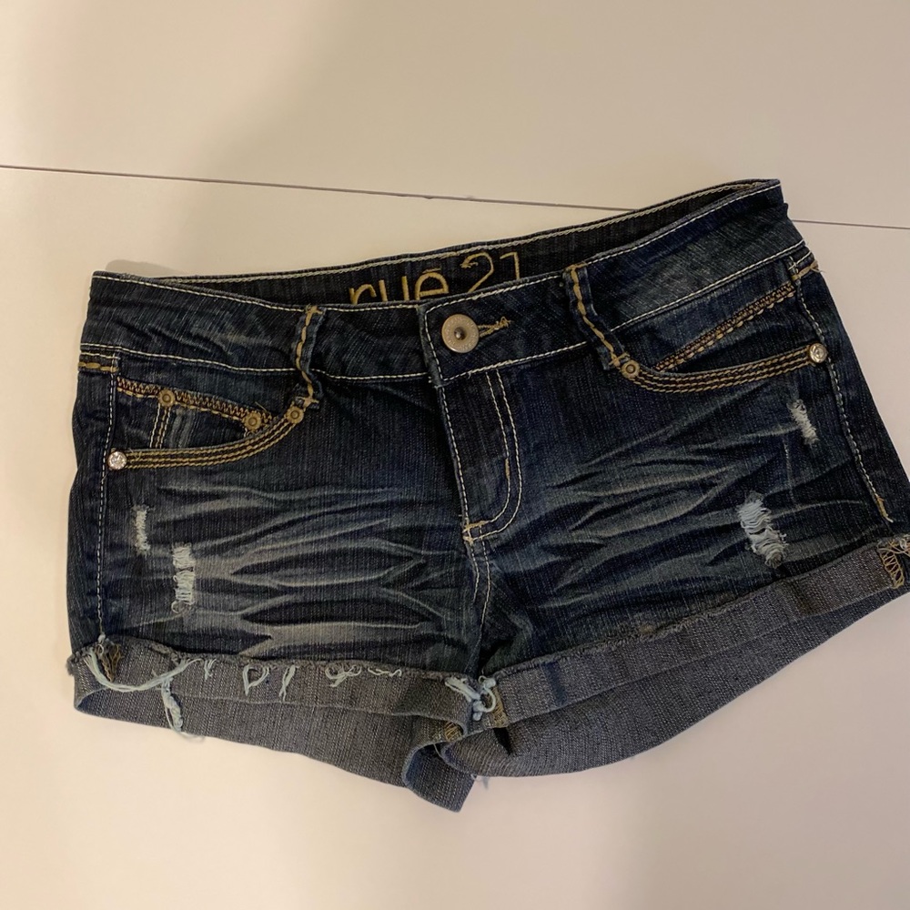 Rue 21 - Lady blue distressed denim short shorts, Size: 1/2